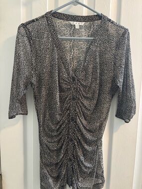 Cabi GatheredPlacket SheerBlouse

Black & White Printed Ruched Button Front Top